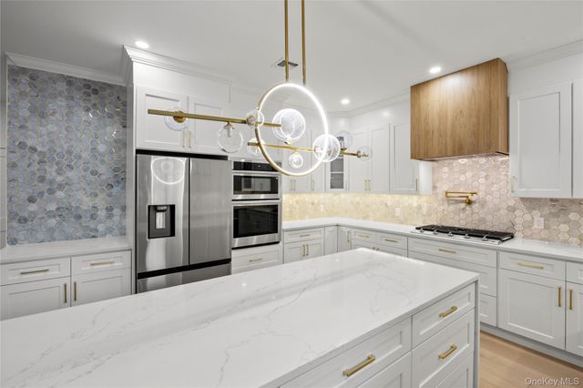 182 Friends Lane, Westbury, NY 11590