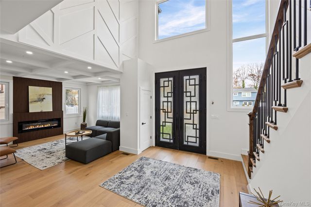 182 Friends Lane, Westbury, NY 11590