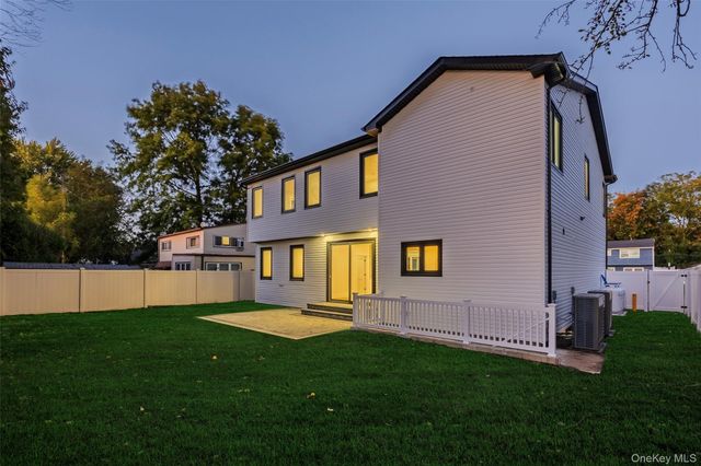 182 Friends Lane, Westbury, NY 11590