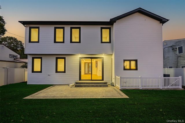 182 Friends Lane, Westbury, NY 11590