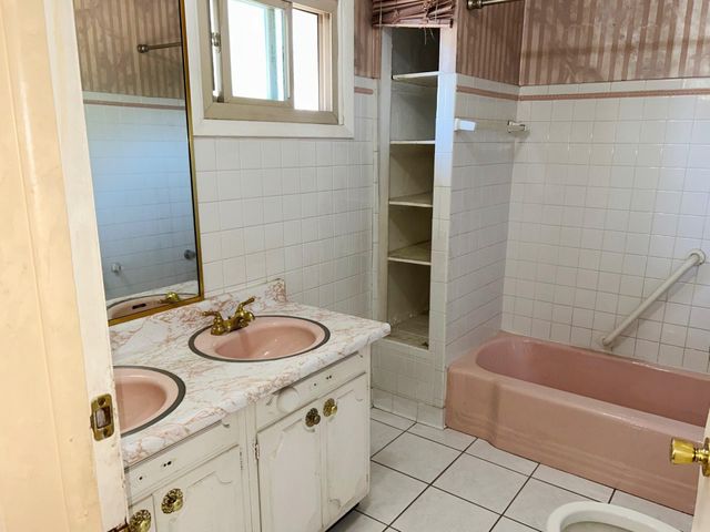 2048 Roosevelt Place, Gary, IN 46404
