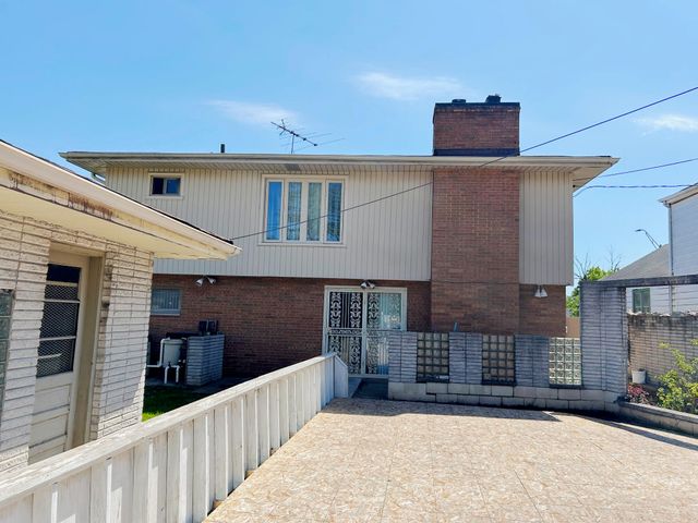 2048 Roosevelt Place, Gary, IN 46404