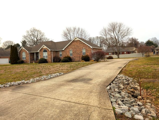 232 Favre Cir, Winchester, TN 37398