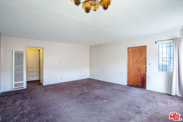 6124 S Victoria Avenue, Los Angeles, CA 90043