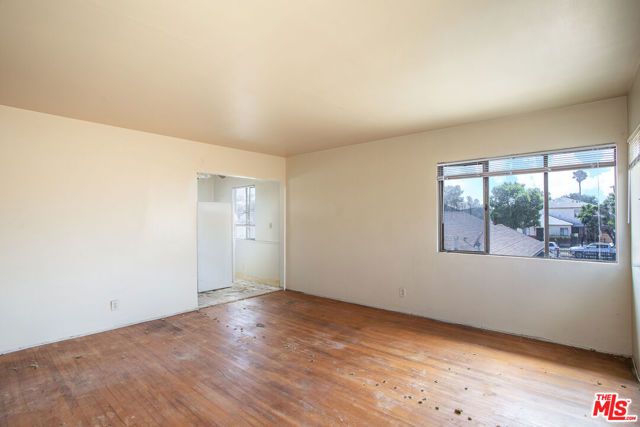 6124 S Victoria Avenue, Los Angeles, CA 90043