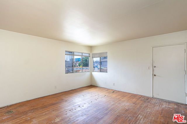 6124 S Victoria Avenue, Los Angeles, CA 90043