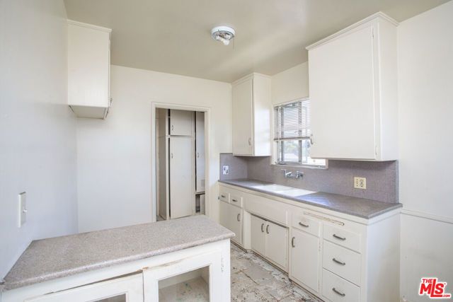 6124 S Victoria Avenue, Los Angeles, CA 90043