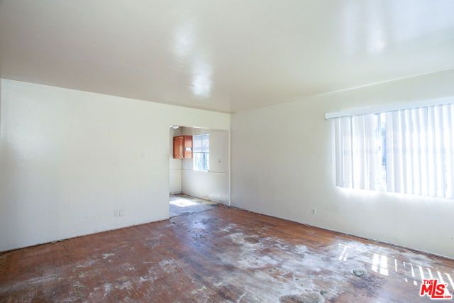 6124 S Victoria Avenue, Los Angeles, CA 90043