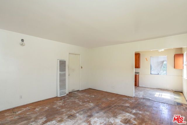 6124 S Victoria Avenue, Los Angeles, CA 90043