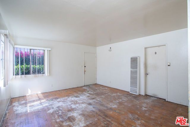 6124 S Victoria Avenue, Los Angeles, CA 90043
