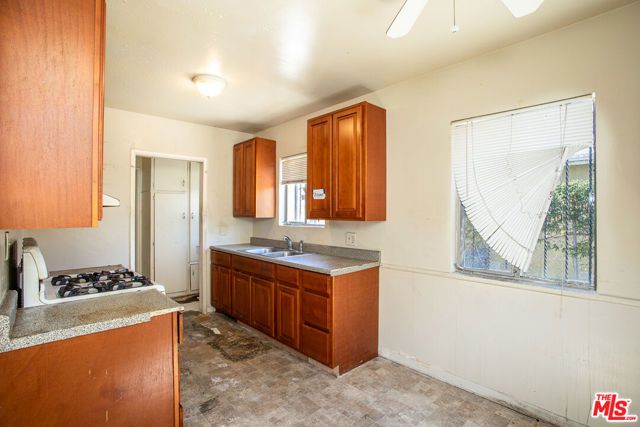 6124 S Victoria Avenue, Los Angeles, CA 90043