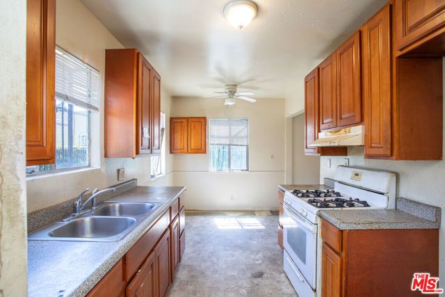 6124 S Victoria Avenue, Los Angeles, CA 90043