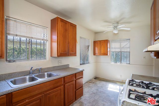 6124 S Victoria Avenue, Los Angeles, CA 90043