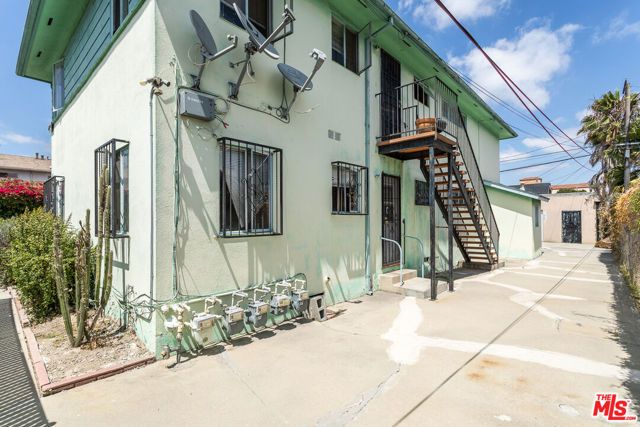 6124 S Victoria Avenue, Los Angeles, CA 90043