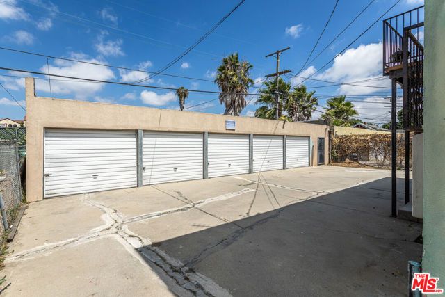 6124 S Victoria Avenue, Los Angeles, CA 90043