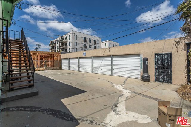 6124 S Victoria Avenue, Los Angeles, CA 90043