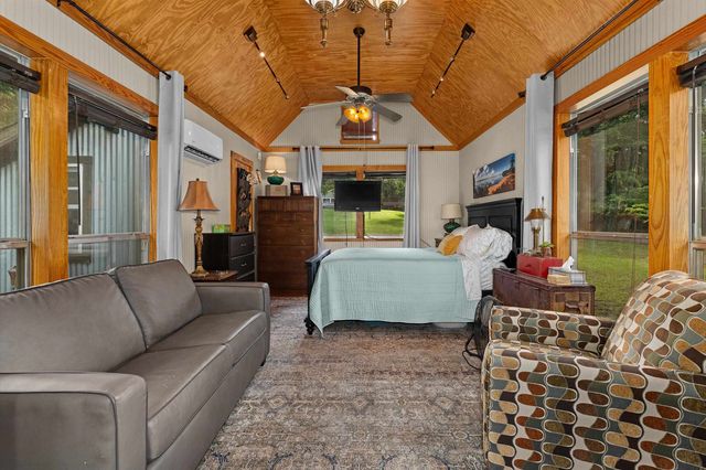 406 Tall Pines, Jefferson, TX 75657