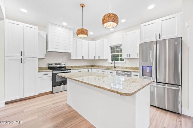 2415 Finch Circle, Chipley, FL 32428