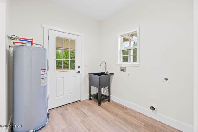 2415 Finch Circle, Chipley, FL 32428