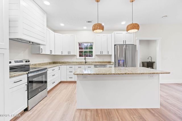 2415 Finch Circle, Chipley, FL 32428