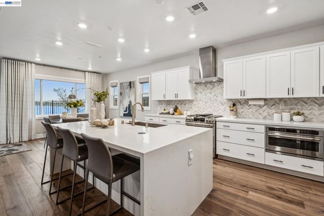 2827 Irish Meadow Way, Lathrop, CA 95330