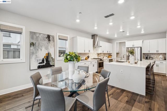 2827 Irish Meadow Way, Lathrop, CA 95330