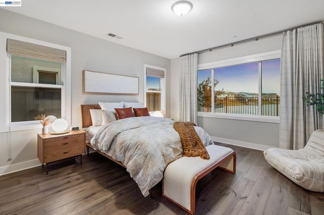 2827 Irish Meadow Way, Lathrop, CA 95330