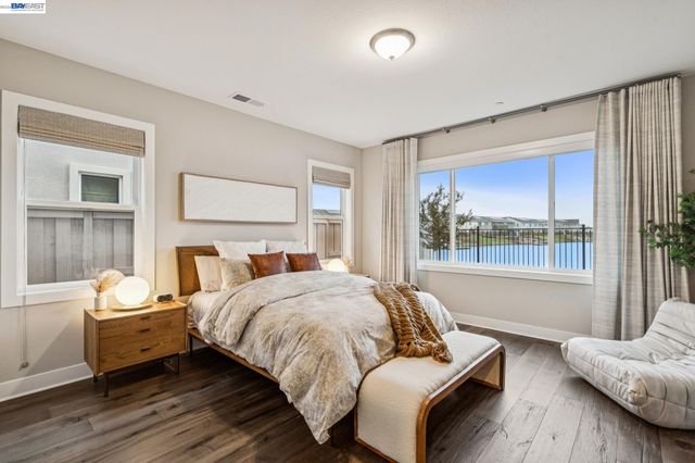 2827 Irish Meadow Way, Lathrop, CA 95330