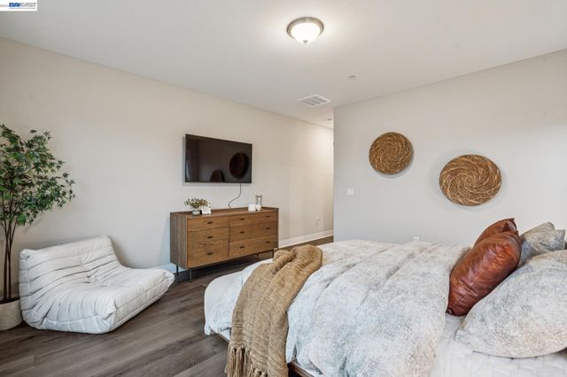 2827 Irish Meadow Way, Lathrop, CA 95330