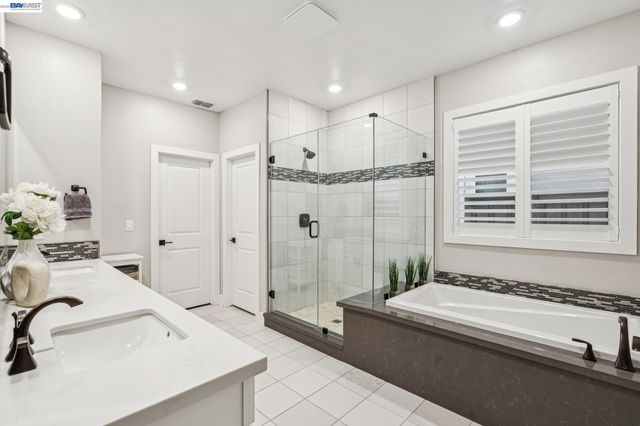2827 Irish Meadow Way, Lathrop, CA 95330