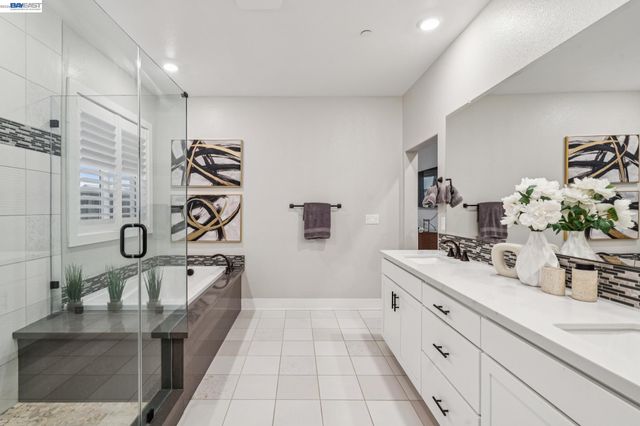 2827 Irish Meadow Way, Lathrop, CA 95330