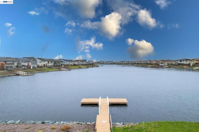 2827 Irish Meadow Way, Lathrop, CA 95330