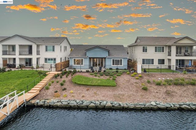 2827 Irish Meadow Way, Lathrop, CA 95330
