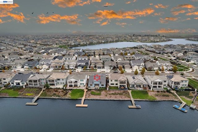 2827 Irish Meadow Way, Lathrop, CA 95330
