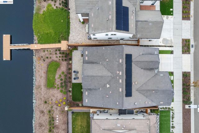 2827 Irish Meadow Way, Lathrop, CA 95330
