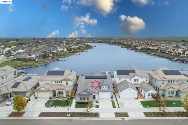 2827 Irish Meadow Way, Lathrop, CA 95330