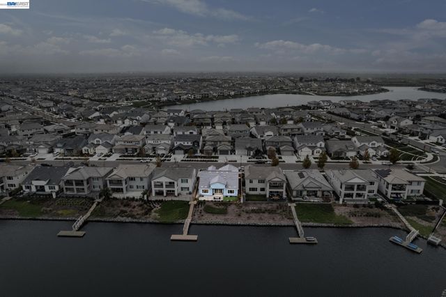 2827 Irish Meadow Way, Lathrop, CA 95330