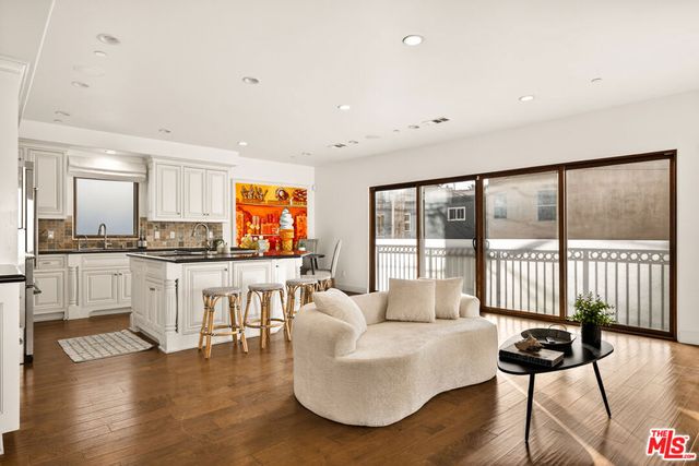 17 Privateer Street, Marina Del Rey, CA 90292