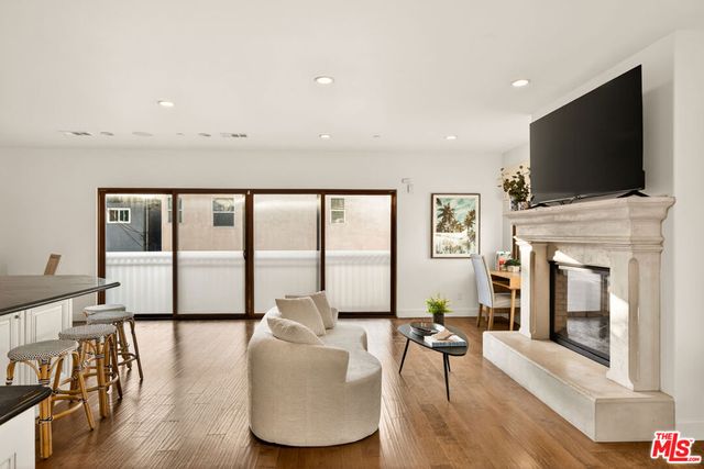 17 Privateer Street, Marina Del Rey, CA 90292