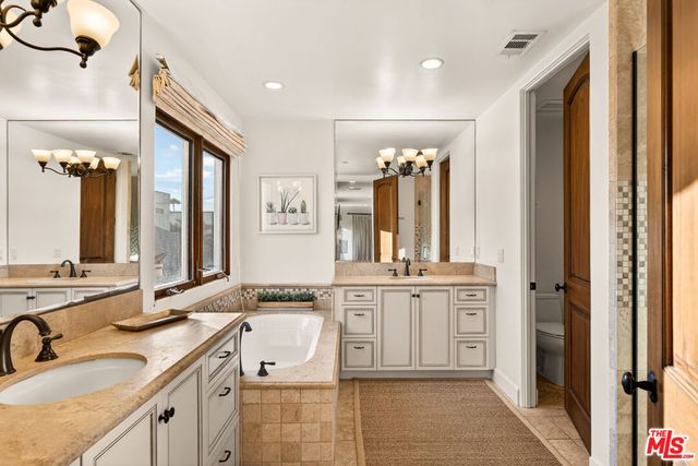 17 Privateer Street, Marina Del Rey, CA 90292