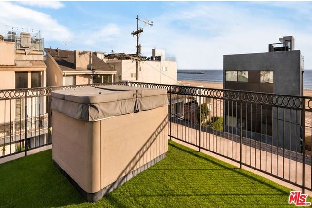 17 Privateer Street, Marina Del Rey, CA 90292