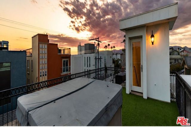 17 Privateer Street, Marina Del Rey, CA 90292