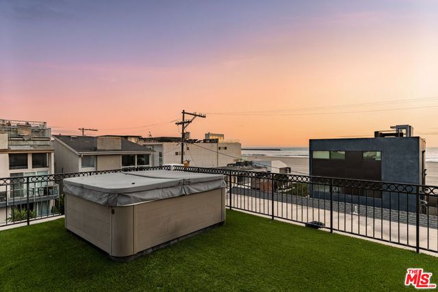 17 Privateer Street, Marina Del Rey, CA 90292
