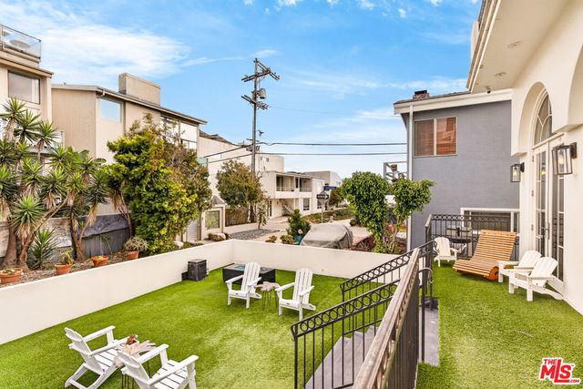 17 Privateer Street, Marina Del Rey, CA 90292