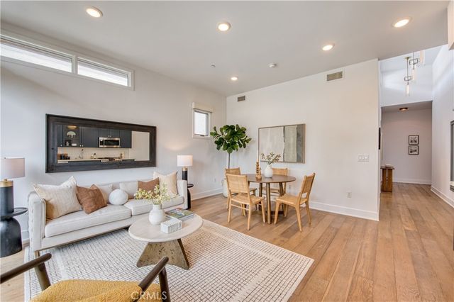 125 Hurlbut Street 203, Pasadena, CA 91105