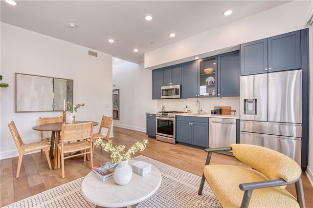 125 Hurlbut Street 203, Pasadena, CA 91105