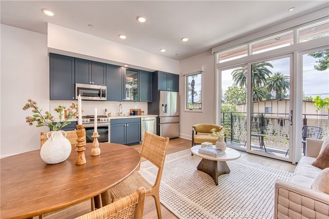 125 Hurlbut Street 203, Pasadena, CA 91105
