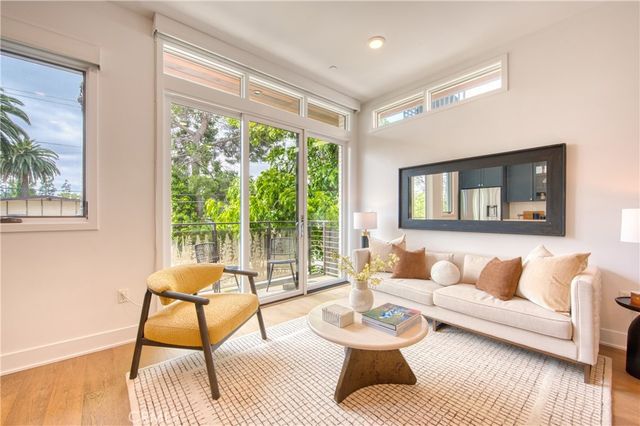 125 Hurlbut Street 203, Pasadena, CA 91105