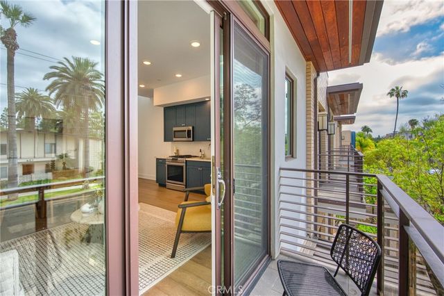 125 Hurlbut Street 203, Pasadena, CA 91105