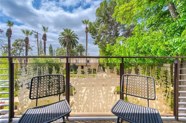 125 Hurlbut Street 203, Pasadena, CA 91105